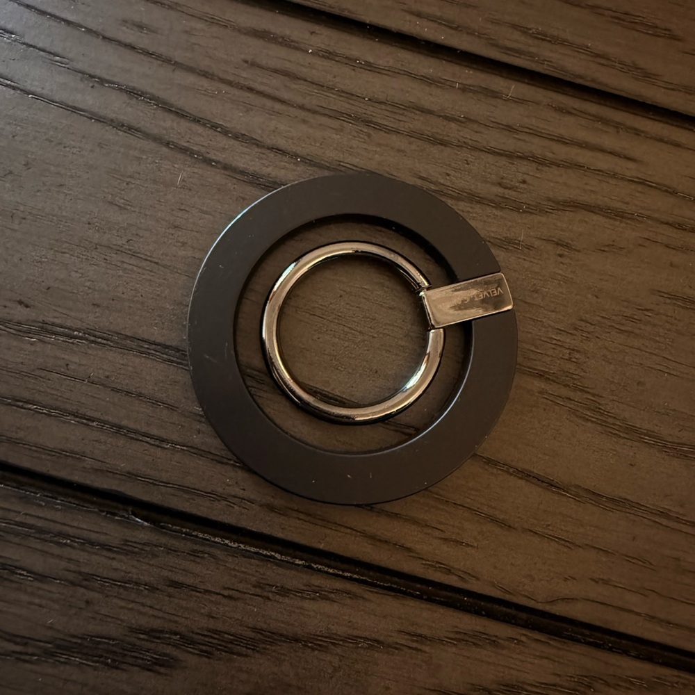 Velvet Caviar Black MagSafe Grip